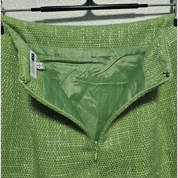 NWT Fashion Nova Preppy Tweed Mini Skirt Metallic Gold Chain Hem Size Small - Picture 6 of 7